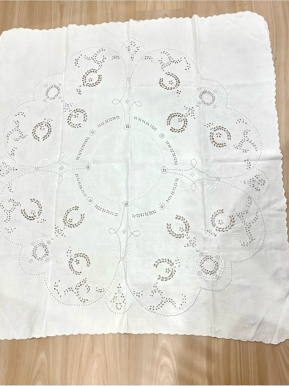 Antique tablecloth Broderie Anglaise w/t eyelet embroi/ed festooned hem 48x53
